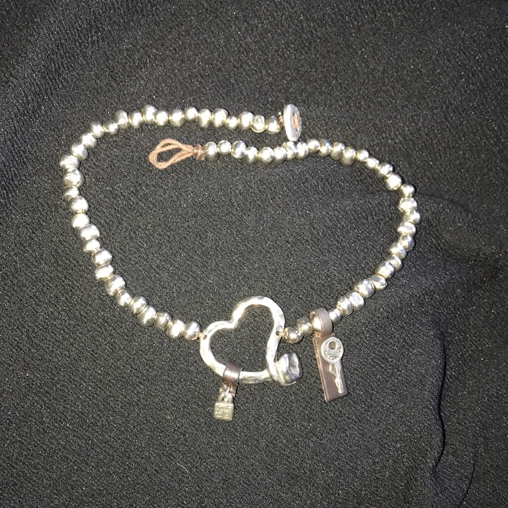 Uno de 50 chocker.